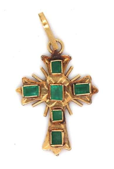14kt Yellow gold emerald cross pendant
