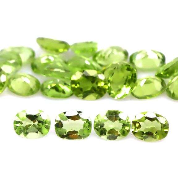 You've got sparkles for days in this 9.28ct Peridot set!