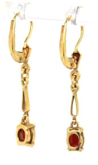 8kt Yellow gold Garnet dangle earrings
