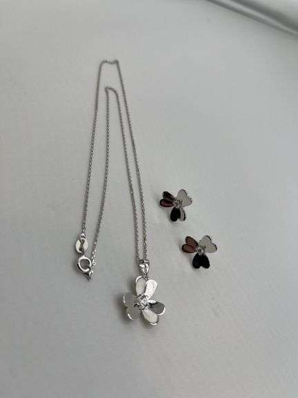 925 Sterling Silver Set Of Pendant And Earrings Floral With heart Shape Petals