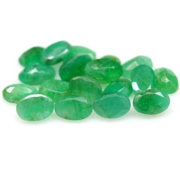 Vivid color in this 8.03ct Zambian Emerald set