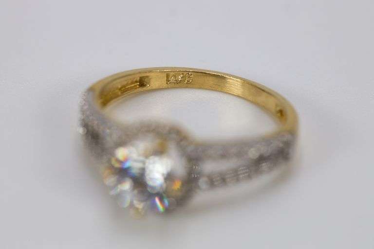 10k Yellow Gold Round Solitaire Halo Vintage Engagement Band White CZ's Ring Size 6.5