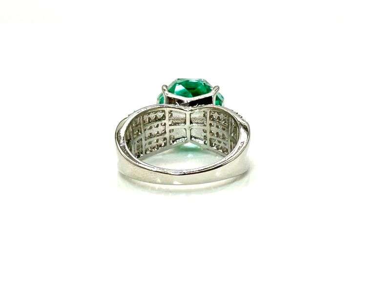 Breathtaking 14 kt White Gold Plate 5 Ct Simulated Paraiba Ring