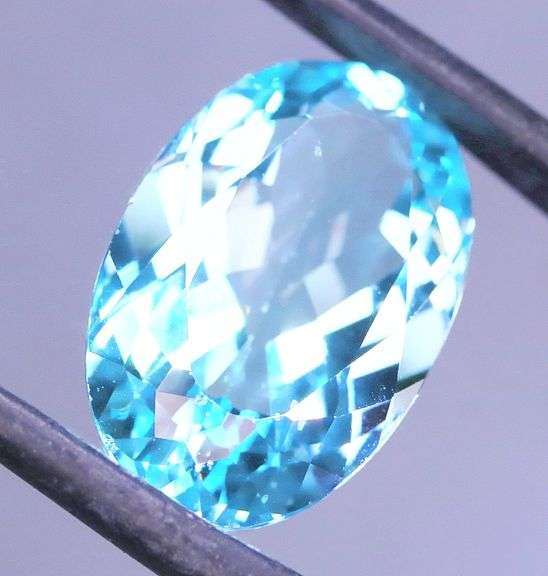 Full sparkle! 14.69ct VS grade Swiss blue Topaz!