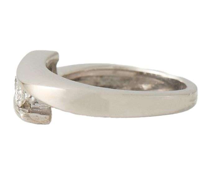 0.30ctw Round Diamond Three Stone Crossover Band Ring in 14K