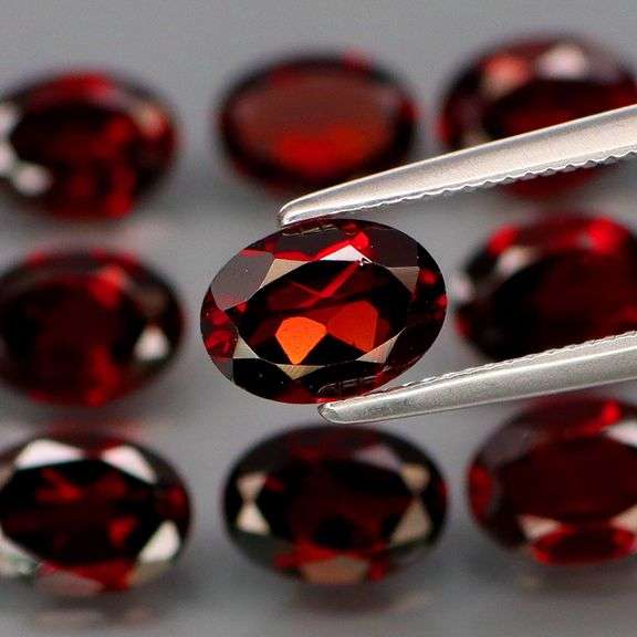 Substantial weight! Fantastic size! 14.64ct full set of Mozambique Garnets!