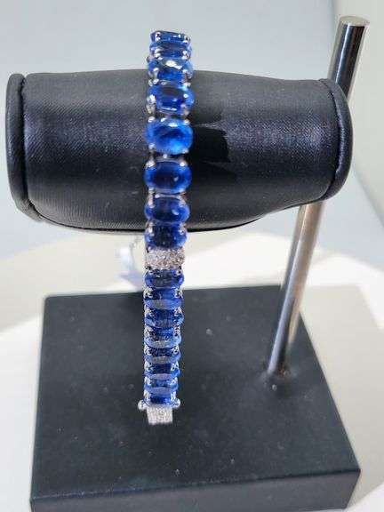 Very fine quality Gorgeous Kyanite Bracelet with Diamond Accents