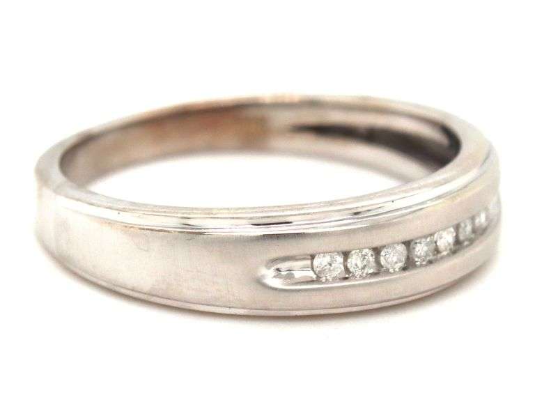 10kt White gold diamond gent's band