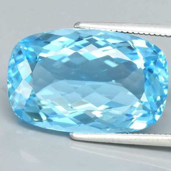 Superbly cut heavy flashing 14.04ct VVS grade Swiss blue Topaz