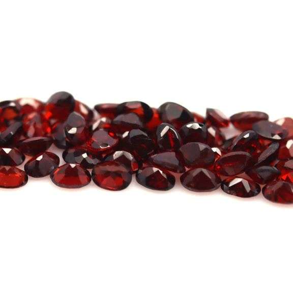 Amazing 12.30ct oval cut red Garnet set