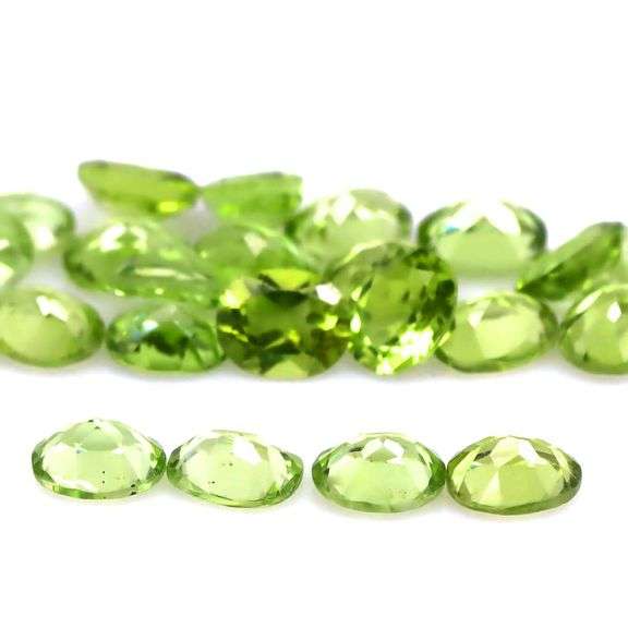 You've got sparkles for days in this 9.28ct Peridot set!