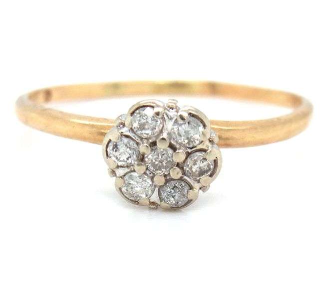 10kt Yellow gold flower style diamond ring