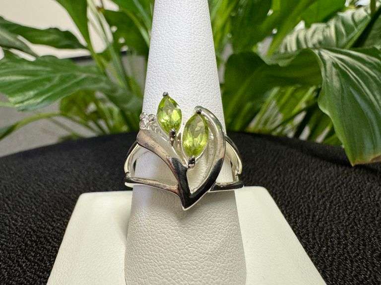 Sterling Silver Natural Peridot Gemstone Ring Size 10