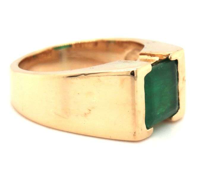 14kt Yellow gold 1.20ctw emerald half bezel ring