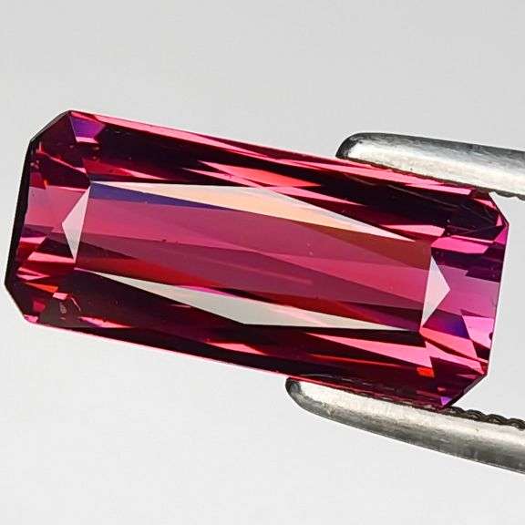 Collectors 2.27ct electric flashing VS grade Rhodolite Garnet! Untreated!