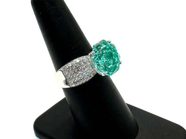 Stunning 14 kt White Gold Plate 5 Ct Rose Cut Simulated Emerald Ring