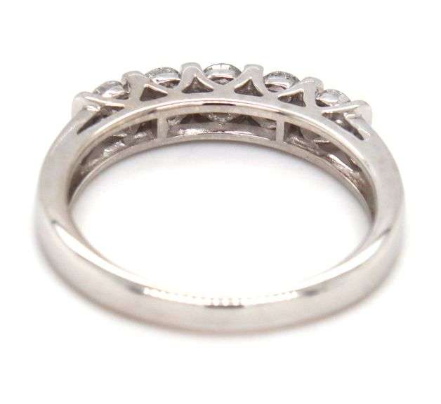 14kt White gold 0.35ctw 5 stone diamond band