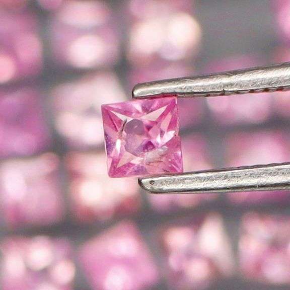 Radiant princess cut! 3ct pure pink Sapphire set!