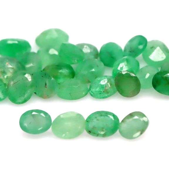Bright emerald green 7.85ct 38pc Emerald set