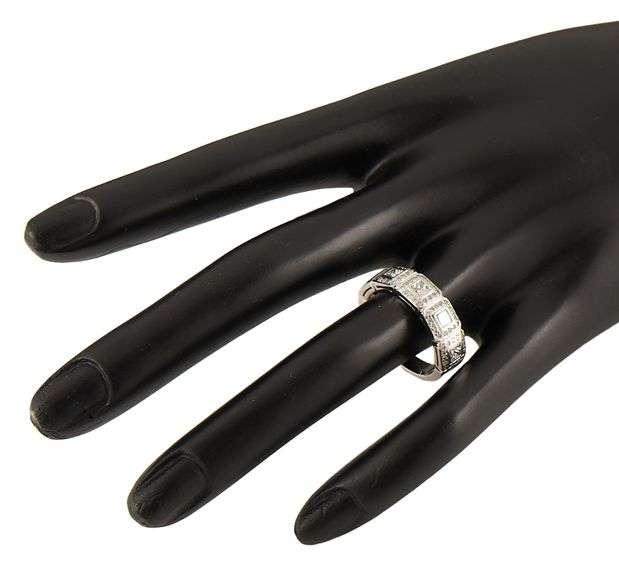 Ritani 1.00ctw Round and Princess Diamond Five Stone Frame Band Ring in 18K