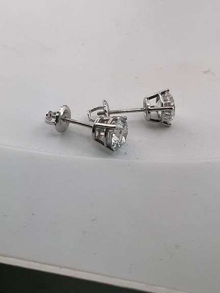 BRAND NEW 5.00 CARATSDIAMOND STUDS. 14K WHITE GOLD. LAB GROWN.