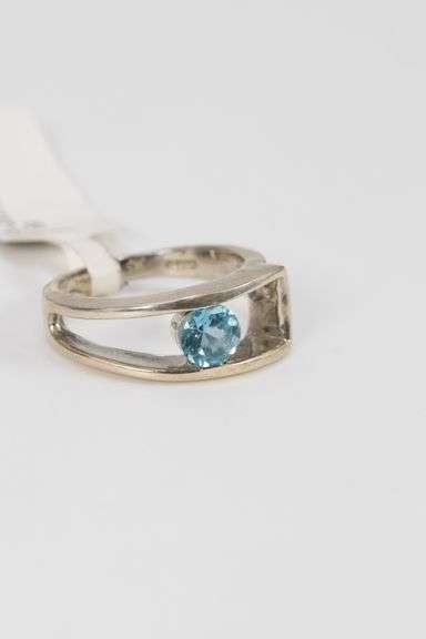 Sterling Silver Natural Blue Topaz Gemstone Ring Size 6