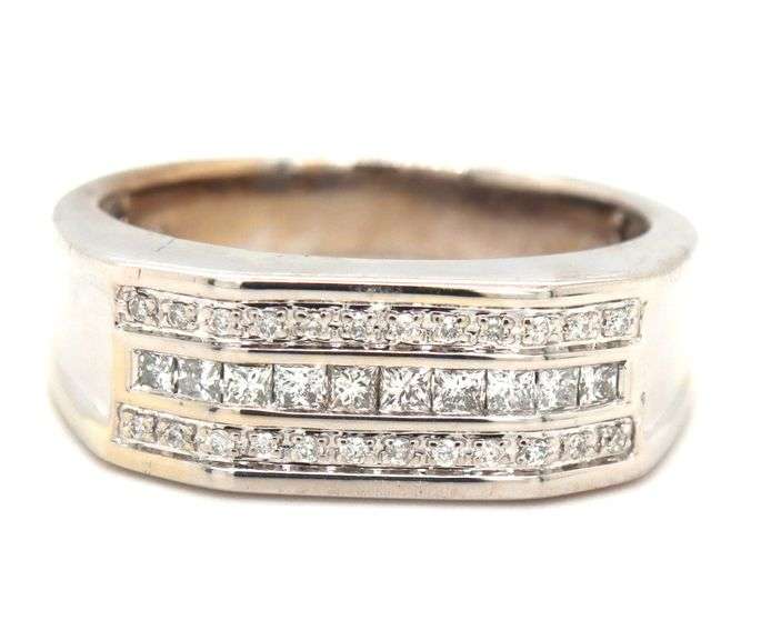 10kt White gold round and princess cut 3 row diamond gent's ring