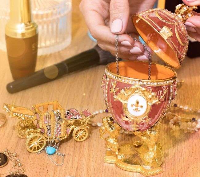 Royal Imperial Pink Russian Fabergé Egg Replica with Pink Carriage