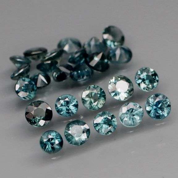 Natural 2.34ct blue Sapphire set with multiple hues