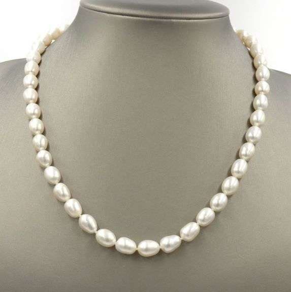 Fresh water pearl strand necklace