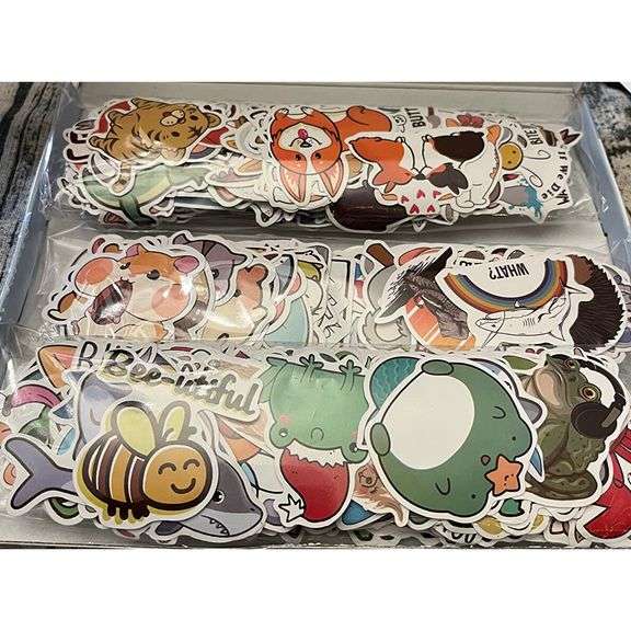 600 Assorted Animal Vinyl Sticker Collection