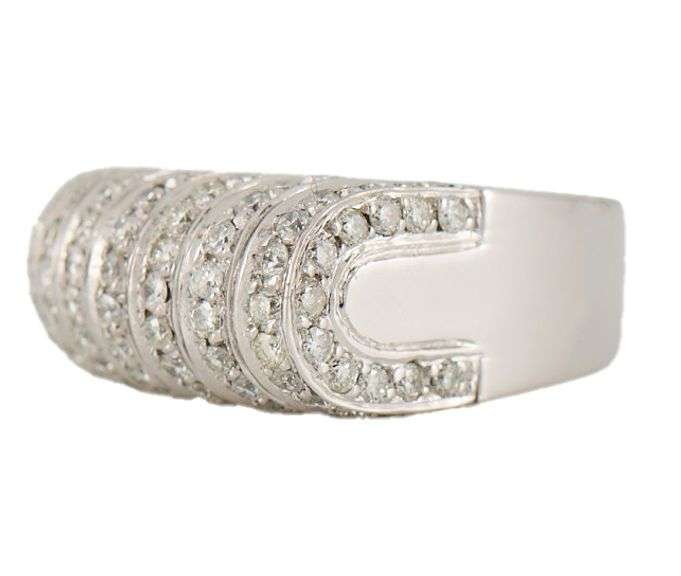 1.35ctw Round Diamond Horseshoe Style Dome Ring in 18K