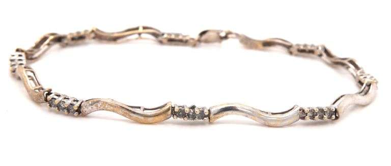 10kt White gold diamond bracelet