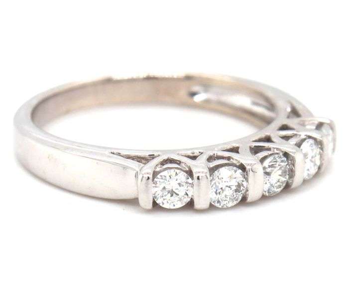 14kt White gold 0.35ctw 5 stone diamond band