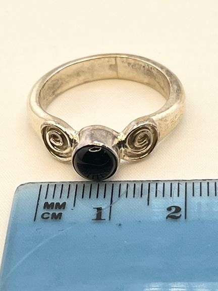 925 Sterling Silver Sajen Black Onyx Central Stone Ring
