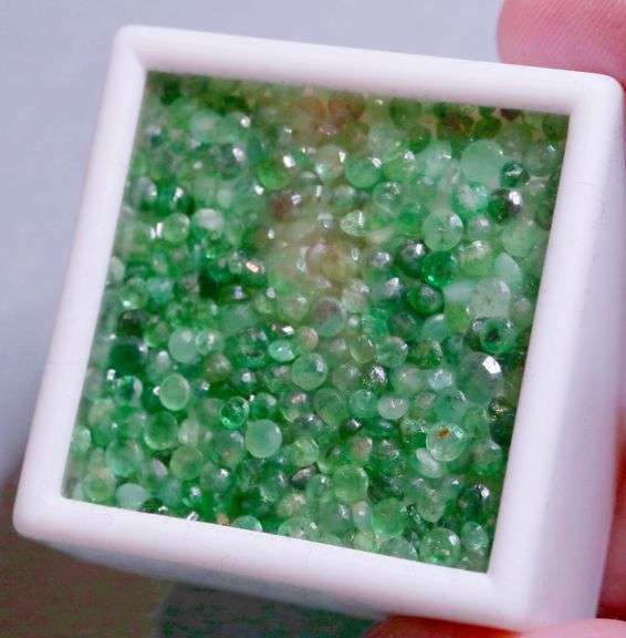 You get a beautiful mix of greens in this 21.33ct Emerald set!