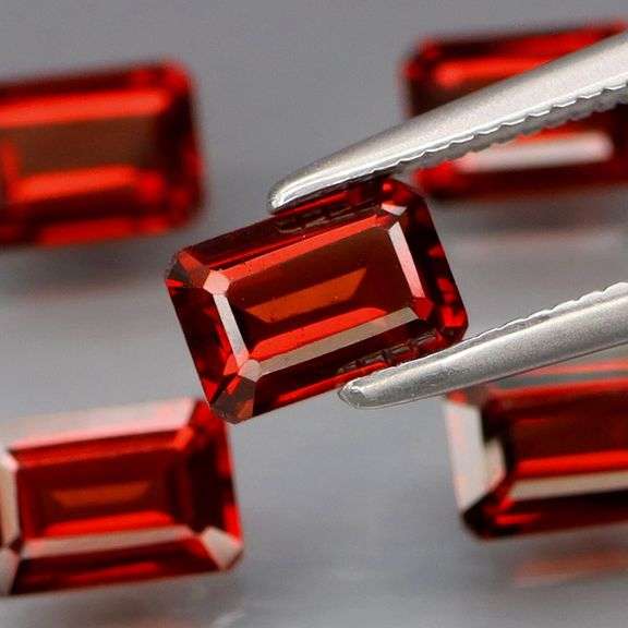 This is premium natural color! 4.01ct cherry red Garnet set!