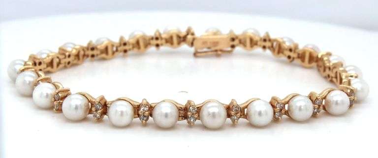 14kt Yellow gold pearl and diamond link bracelet