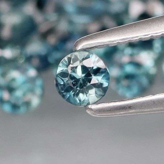 Eye catching 3.42ct washed denim blue Sapphire set