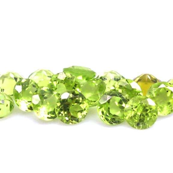 Round cut! Untreated! Matched! 9.30ct Peridot set!