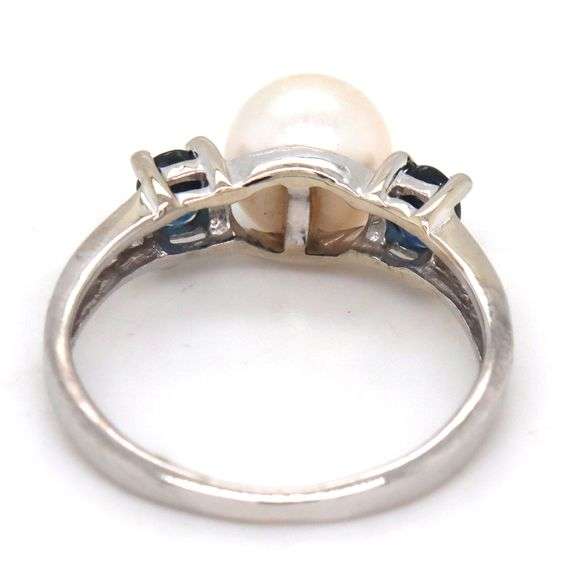 14kt White gold 7mm pearl, sapphire and diamond accent ring