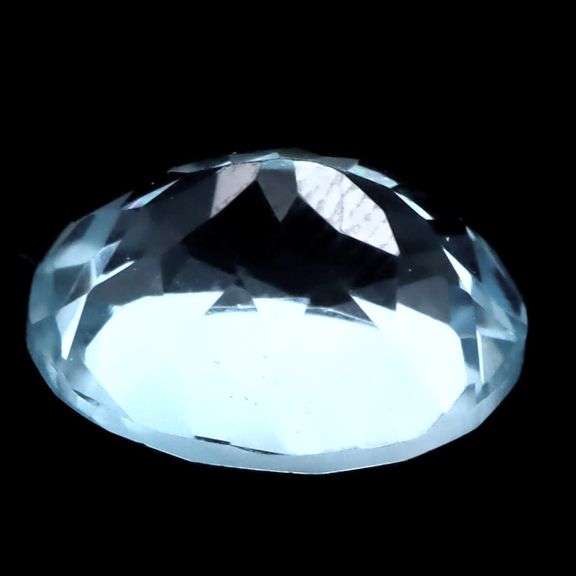 Brilliant 6.50ct oval cut sky blue Topaz