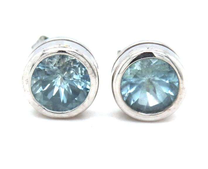 14kt White gold 1.50ctw bezel set aquamarine stud earrings