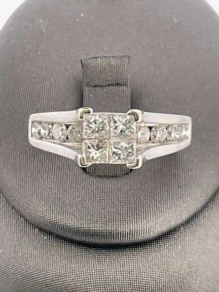 CERTIFIED LADIES 14K WHITE GOLD AND DIAMOND RING