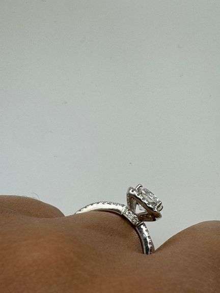 18K White Gold Cushion Cut Diamond Ring of 2.46ct