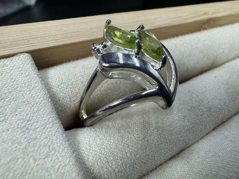 Sterling Silver Natural Peridot Gemstone Ring Size 10