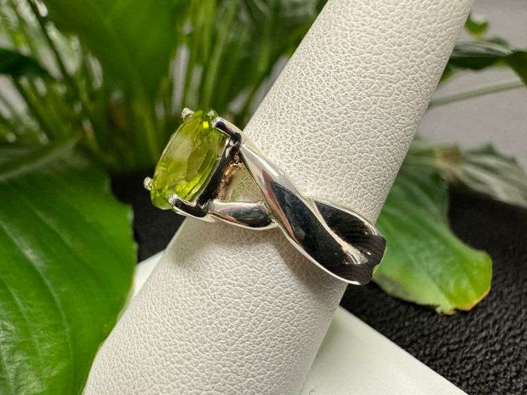 Sterling Silver 925 Natural Gemstone Peridot Ring Size 9