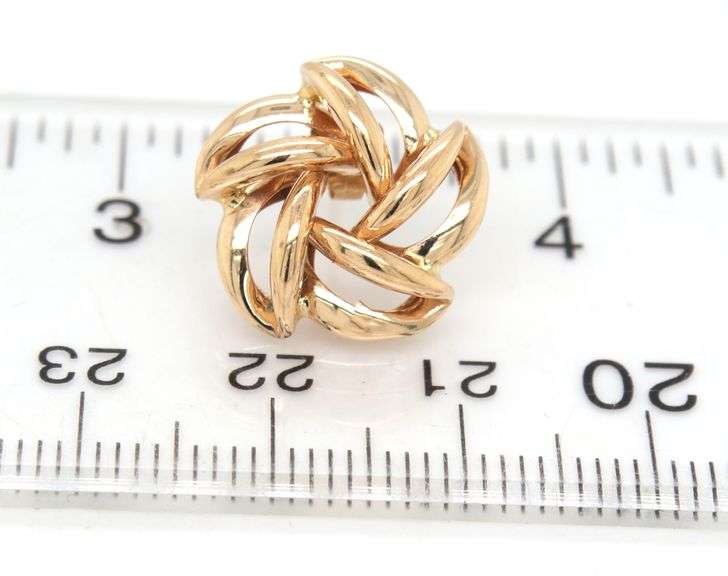 14kt Yellow gold flower stud earrings