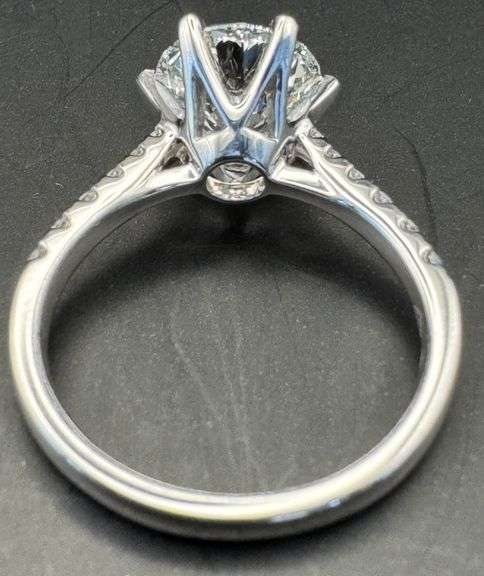 14K White Gold Round Brilliant Cut Diamond Ring of 2.80