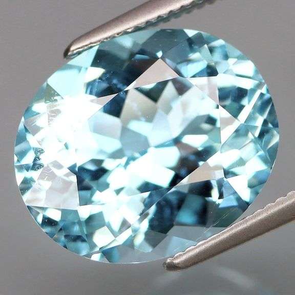 Full sparkle! 7.60ct vivid Swiss blue Topaz!